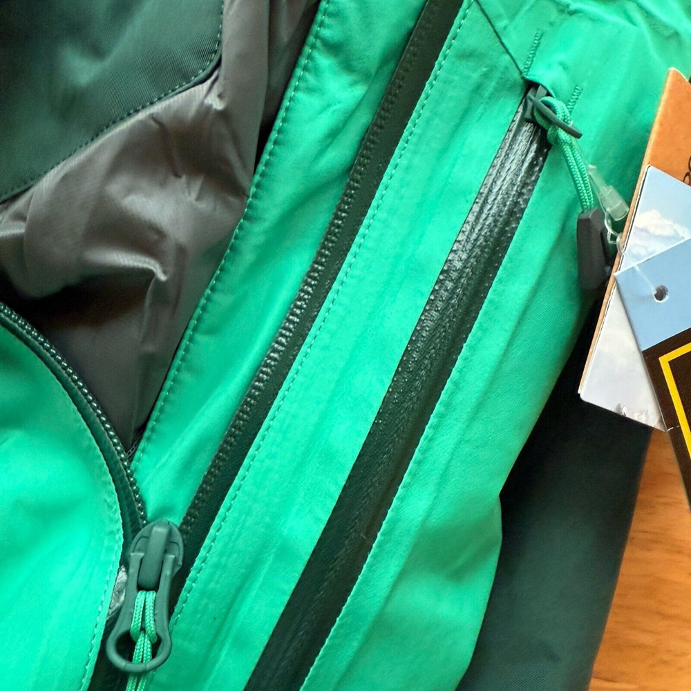 Outdoor Research Aqua and Black Ski Jacket - Picture 7 of 16